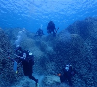Rock-formation-and-divers-1.jpg