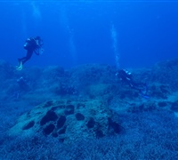 Rock-formation-and-divers-2.jpg